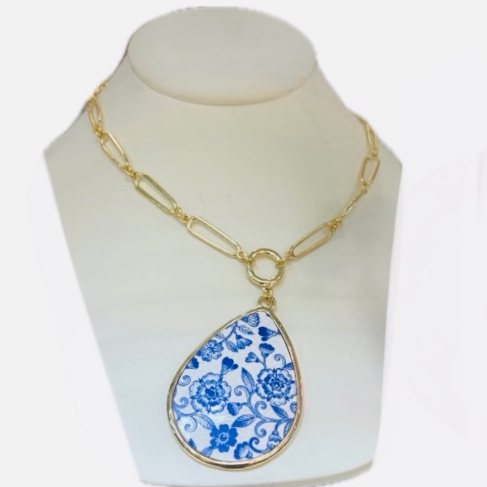 NWT ⚜️💙⚜️ TRUE TO FORM Gold Tone Statement Necklace